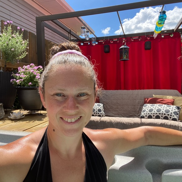 Meet your Posher, Angela 🇨🇦 - Picture 2 of 3